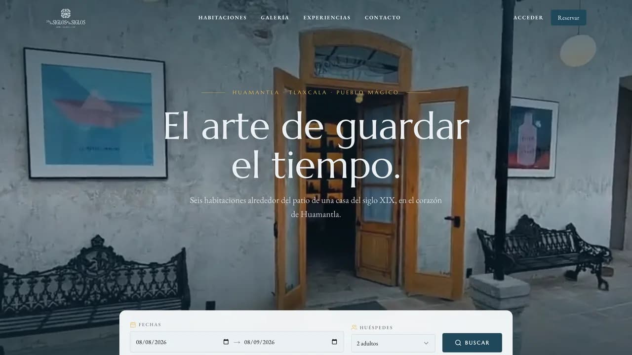 Portada del hotel galería café Por Los Siglos, en Huamantla.